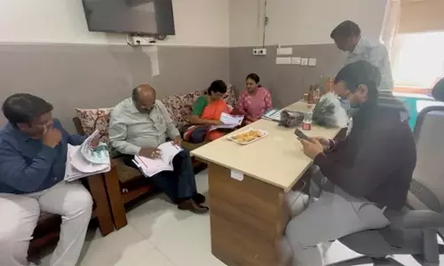 Telangana: स्वास्थ्य मंत्री ने शहर के सिद्धार्थ अस्पताल के आचरण पर गहरा रोष व्यक्त किया Telangana: स्वास्थ्य मंत्री ने शहर के सिद्धार्थ अस्पताल के आचरण पर गहरा रोष व्यक्त किया