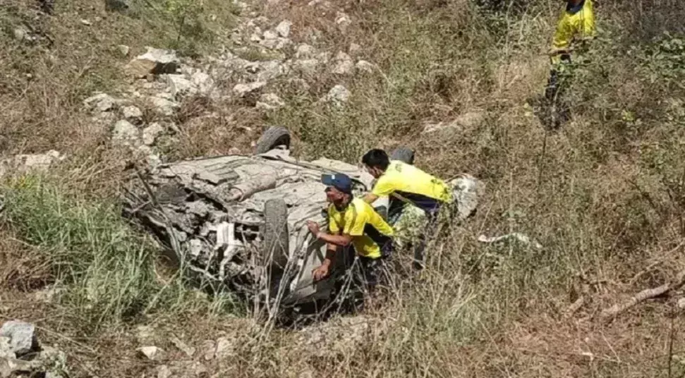 Champawat : बरातियों से भरी गाड़ी गहरी खाई में गिरी, दो की मौत