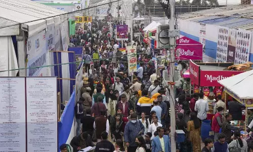 Kolkata पुस्तक मेला 2025 में 27 लाख लोगों ने भाग लिया Kolkata पुस्तक मेला 2025 में 27 लाख लोगों ने भाग लिया