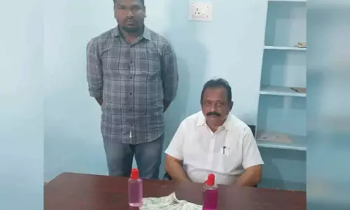 तेलंगाना ACB ने रिश्वतखोरी के आरोप में वारंगल के दो सरकारी कर्मचारियों गिरफ्तार