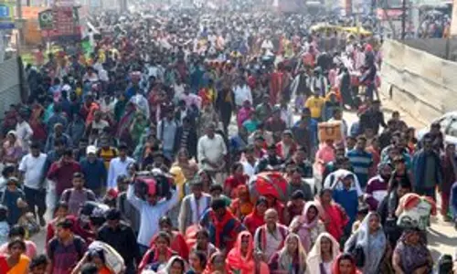 MahaKumbhके एक महीने पूरे होने के साथ ही रोजाना 1.44 करोड़ से ज्यादा श्रद्धालु संगम में डुबकी लगा रहे