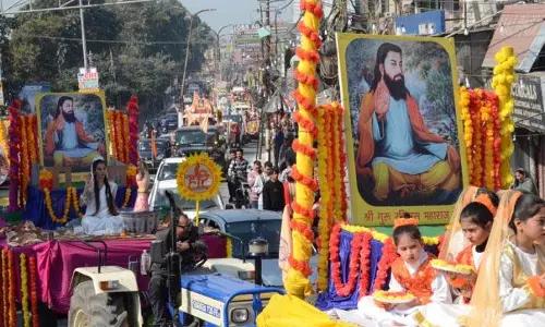 Jammu में निकाली गई गुरु रविदास जी की शोभा यात्रा Jammu में निकाली गई गुरु रविदास जी की शोभा यात्रा