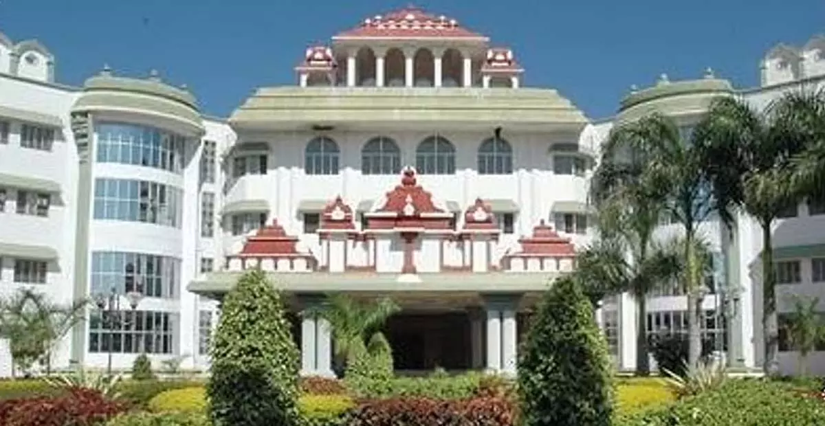 Tamil Nadu: मठ ने हाईकोर्ट में याचिका दायर कर जैन स्थल का दर्जा मांगा Tamil Nadu: मठ ने हाईकोर्ट में याचिका दायर कर जैन स्थल का दर्जा मांगा