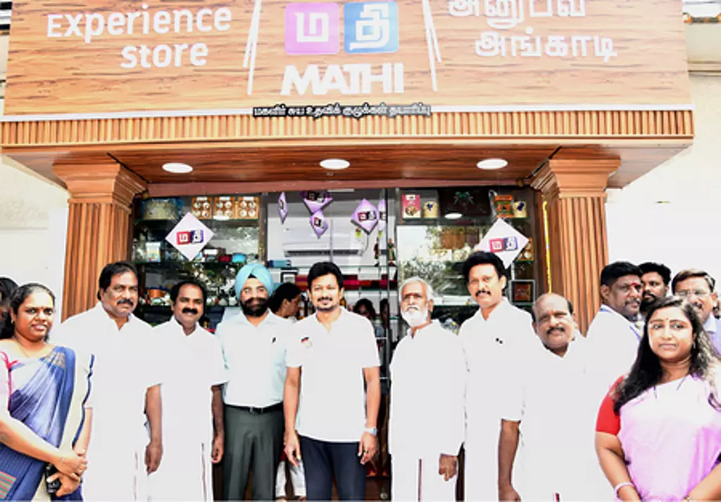 Tamil Nadu: सचिवालय में महिला स्वयं सहायता समूह सामान की दुकान खुली Tamil Nadu: सचिवालय में महिला स्वयं सहायता समूह सामान की दुकान खुली