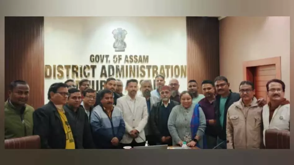 Assam के मुख्यमंत्री ने धुबरी में 34 पत्रकारों को सद्भावना उपहार देकर सम्मानित Assam के मुख्यमंत्री ने धुबरी में 34 पत्रकारों को सद्भावना उपहार देकर सम्मानित