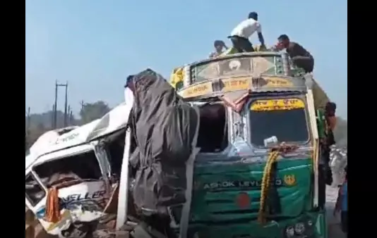 7 कुंभ यात्रियों की मौत, ट्रक से टकराई गाड़ी 7 कुंभ यात्रियों की मौत, ट्रक से टकराई गाड़ी
