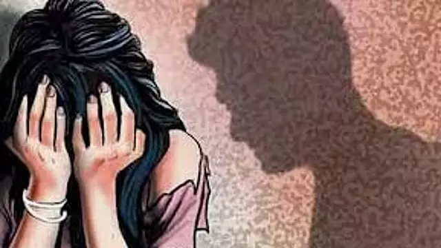 तिरुपुर में सरकारी स्कूल की छात्राओं का यौन उत्पीड़न: शिक्षक गिरफ्तार तिरुपुर में सरकारी स्कूल की छात्राओं का यौन उत्पीड़न: शिक्षक गिरफ्तार