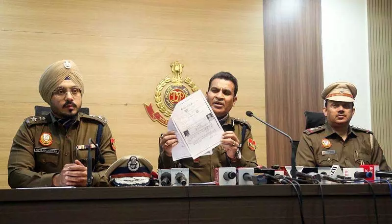 Delhi: बाल तस्करी रैकेट का भंडाफोड़, 4 पुलिस की गिरफ्त में Delhi: बाल तस्करी रैकेट का भंडाफोड़, 4 पुलिस की गिरफ्त में