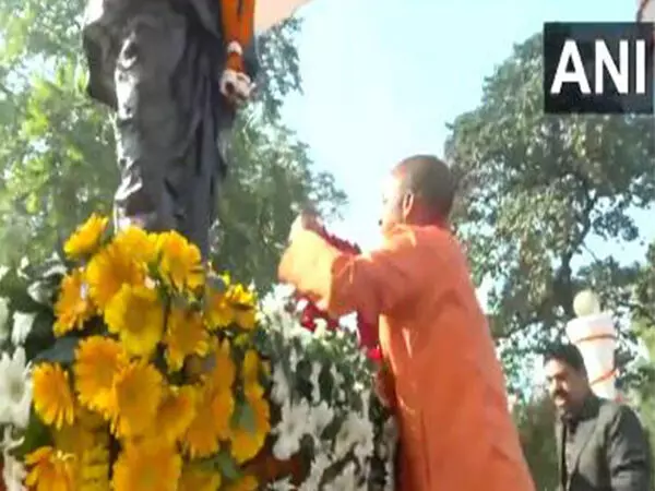 CM Adityanath ने पंडित दीनदयाल उपाध्याय को श्रद्धांजलि दी