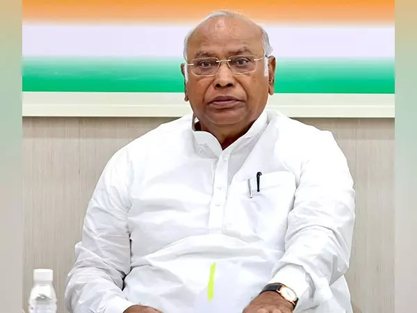 Kharge इन्वेस्ट कर्नाटक 2025 शिखर सम्मेलन में शामिल नहीं होंगे Kharge इन्वेस्ट कर्नाटक 2025 शिखर सम्मेलन में शामिल नहीं होंगे