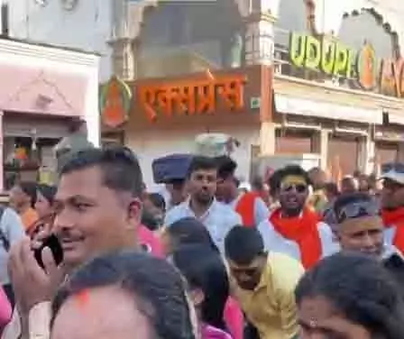 महाकुंभ स्नान के बाद Ayodhya में श्री राम मंदिर में श्रद्धालुओं का आना जारी