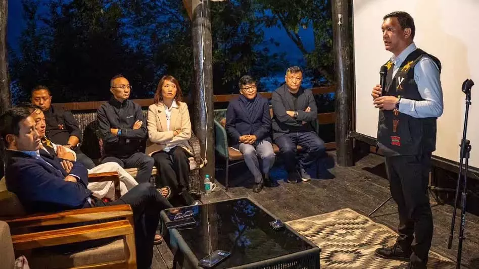 Arunachal के मुख्यमंत्री ने राज्य और नागालैंड के छात्रों से बातचीत की Arunachal के मुख्यमंत्री ने राज्य और नागालैंड के छात्रों से बातचीत की