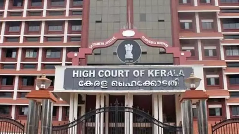 Kerala HC ने तोड़फोड़ के आरोपियों को जमानत के लिए मुआवजा जमा करने को कहा Kerala HC ने तोड़फोड़ के आरोपियों को जमानत के लिए मुआवजा जमा करने को कहा