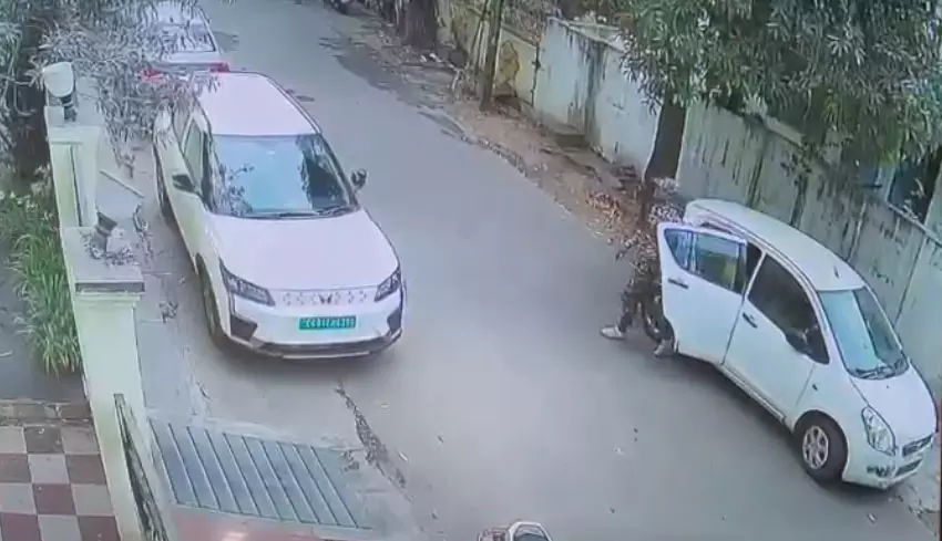 60 लाख की डकैती का VIDEO, पुलिस प्रशासन के उड़े होश 60 लाख की डकैती का VIDEO, पुलिस प्रशासन के उड़े होश