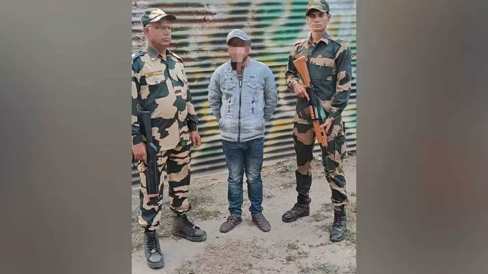 Meghalaya बीएसएफ ने पूर्वी खासी हिल्स में अंतरराष्ट्रीय सीमा के पास घुसपैठिए को पकड़ा Meghalaya बीएसएफ ने पूर्वी खासी हिल्स में अंतरराष्ट्रीय सीमा के पास घुसपैठिए को पकड़ा