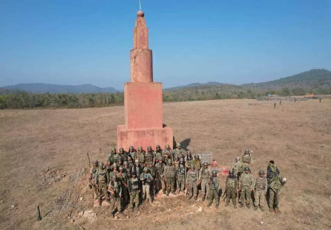 CG: सुरक्षाबलों ने नक्सलियों के स्मारक को किया ध्वस्त