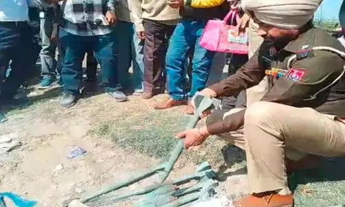 Punjab: पटियाला के कूड़े के ढेर में 7 रॉकेट शेल मिले Punjab: पटियाला के कूड़े के ढेर में 7 रॉकेट शेल मिले