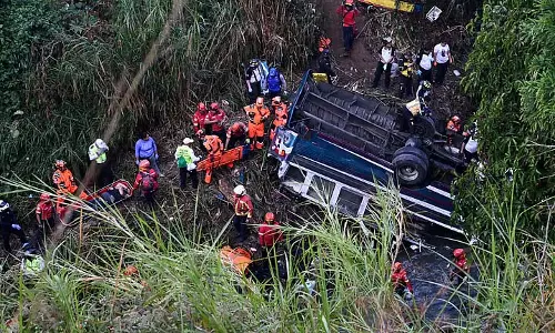 Guatemala: बस खाई में गिरने से 55 लोगों की मौत