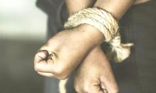 बेटे को जाना था विदेश, मंत्री रहे पिता ने किया हल्ला - किडनैपिंग हो गया बेटे को जाना था विदेश, मंत्री रहे पिता ने किया हल्ला - किडनैपिंग हो गया
