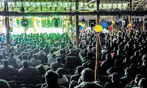 Odisha: सरकार द्वारा दिशा-निर्देश बनाने में ढिलाई के कारण ‘जात्रा’ में अश्लीलता जारी Odisha: सरकार द्वारा दिशा-निर्देश बनाने में ढिलाई के कारण ‘जात्रा’ में अश्लीलता जारी