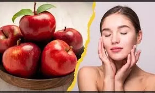 Apple Face Pack: चमकती त्वचा के लिए सेब से बनाएं अलग-अलग तरह के फेस पैक