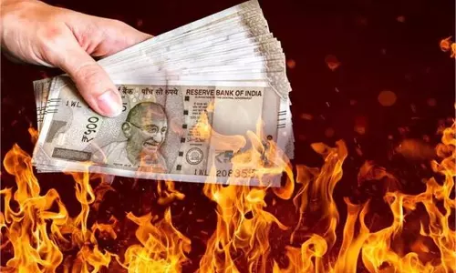 Kullu: नशे में धुत व्यक्ति ने 1.42 लाख रुपये की नकदी पर पेट्रोल छिड़ककर लगा दी आग