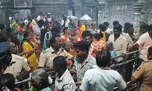 Thaipusam: मुरुगन मंदिरों में उमड़े भक्त Thaipusam: मुरुगन मंदिरों में उमड़े भक्त