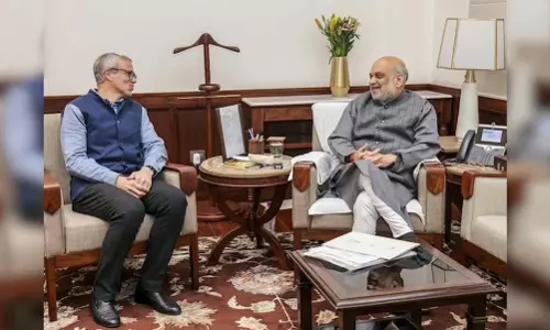 उमर ने अमित शाह से मुलाकात की राज्य का दर्जा, भूमि एवं व्यवस्था के मुद्दों पर चर्चा की उमर ने अमित शाह से मुलाकात की राज्य का दर्जा, भूमि एवं व्यवस्था के मुद्दों पर चर्चा की