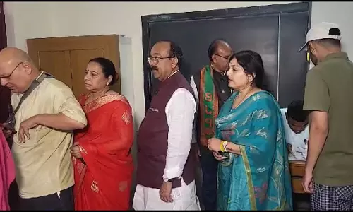 छत्तीसगढ़ में नगरीय निकाय चुनावों के लिए मतदान जारी, कतार में खड़े होकर मतदान किया डिप्टी सीएम अरुण साव ने
