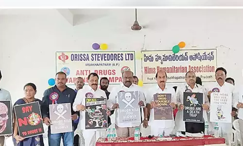 Andhra: छात्रों को नशे से दूर रहने की सलाह दी गई Andhra: छात्रों को नशे से दूर रहने की सलाह दी गई