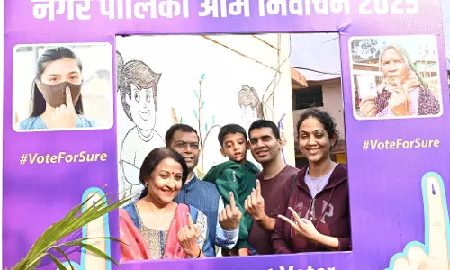 राज्य निर्वाचन आयुक्त डॉ. अजय सिंह ने किया अपने मताधिकार का प्रयोग
