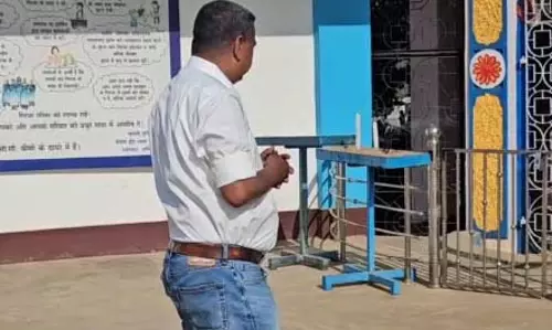 चर्च में प्रार्थना कर मेयर प्रत्याशी ने किया मतदान