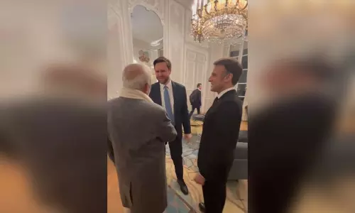 ‘पेरिस में आपका स्वागत, मेरे दोस्त’, प्रधानमंत्री मोदी के पेरिस पहुंचने पर बोले इमैनुएल मैक्रों ‘पेरिस में आपका स्वागत, मेरे दोस्त’, प्रधानमंत्री मोदी के पेरिस पहुंचने पर बोले इमैनुएल मैक्रों