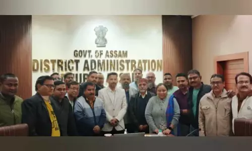 Assam के मुख्यमंत्री ने धुबरी में 34 पत्रकारों को सद्भावना उपहार देकर सम्मानित Assam के मुख्यमंत्री ने धुबरी में 34 पत्रकारों को सद्भावना उपहार देकर सम्मानित