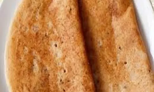 Breakfast:  नाश्ते में कुछ स्वादिष्ट खाना है तो जल्दी से बनाएं ब्रेड डोसा