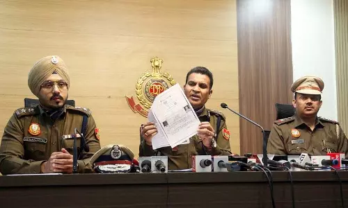 Delhi: बाल तस्करी रैकेट का भंडाफोड़, 4 पुलिस की गिरफ्त में Delhi: बाल तस्करी रैकेट का भंडाफोड़, 4 पुलिस की गिरफ्त में