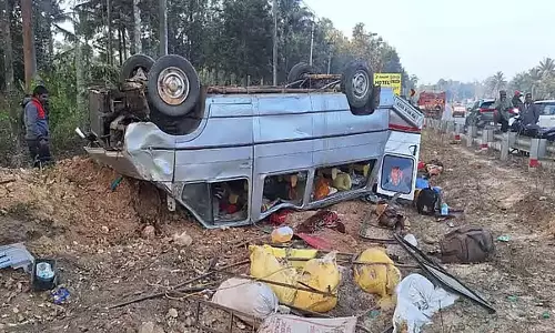 Karnataka: कॉफी बागान में मजदूरों को ले जा रहा वाहन पलटा, 14 गंभीर रूप से घायल