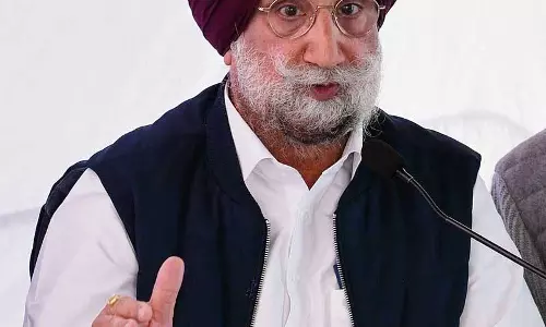 सत्तारूढ़ पार्टी में दलबदल के कारण मध्यावधि चुनाव की संभावना: Congress