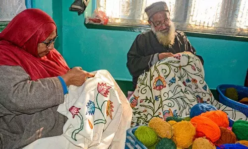 Jammu: घाटी में बनने वाली यार्न डाइंग सुविधा से हस्तशिल्प क्षेत्र को बढ़ावा मिलेगा