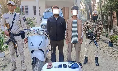 Manipur : सुरक्षा बलों ने 5 उग्रवादियों को गिरफ्तार किया Manipur : सुरक्षा बलों ने 5 उग्रवादियों को गिरफ्तार किया
