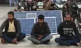 Basti: पुलिस और एसओजी टीम ने तीन अंतर्जनपदीय शातिर चोरो को दबोचा Basti: पुलिस और एसओजी टीम ने तीन अंतर्जनपदीय शातिर चोरो को दबोचा