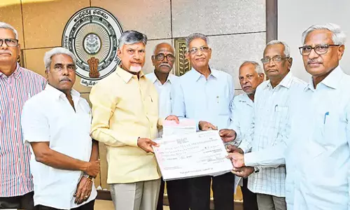 Andhra: अन्ना कैंटीन को 6.66 लाख रुपये का दान