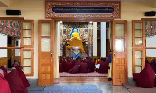 तिब्बती युवा कांग्रेस ने Dalai Lama के बड़े भाई कालोन त्रिसूर ग्यालो थोंडुप के सम्मान में प्रार्थना सभा आयोजित की