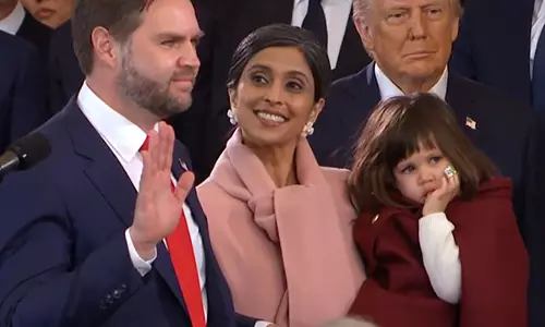 Trump ने उपराष्ट्रपति वेंस को बहुत सक्षम बताया, लेकिन कहा- 2028 के चुनाव में उनका समर्थन करना बहुत जल्दी है Trump ने उपराष्ट्रपति वेंस को बहुत सक्षम बताया, लेकिन कहा- 2028 के चुनाव में उनका समर्थन करना बहुत जल्दी है