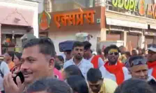महाकुंभ स्नान के बाद Ayodhya में श्री राम मंदिर में श्रद्धालुओं का आना जारी महाकुंभ स्नान के बाद Ayodhya में श्री राम मंदिर में श्रद्धालुओं का आना जारी