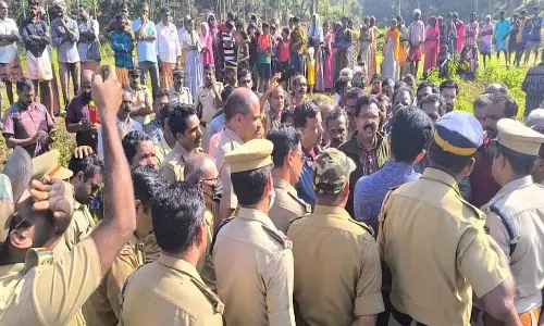 Kerala : वायनाड हाथी हमला वन अधिकारियों ने उग्र विरोध Kerala : वायनाड हाथी हमला वन अधिकारियों ने उग्र विरोध