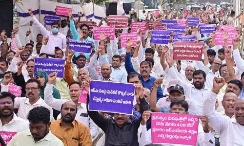 RMP ने मेडिकल काउंसिल पर उत्पीड़न का आरोप लगाया, धरना चौक पर विरोध प्रदर्शन किया RMP ने मेडिकल काउंसिल पर उत्पीड़न का आरोप लगाया, धरना चौक पर विरोध प्रदर्शन किया