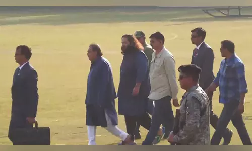 मुकेश अंबानी महाकुंभ में भाग लेने के लिए परिवार के साथ Prayagraj पहुंचे