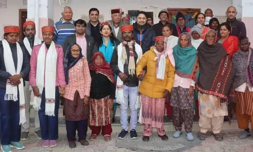 West Bengal की महिला अपने परिवार से मिली