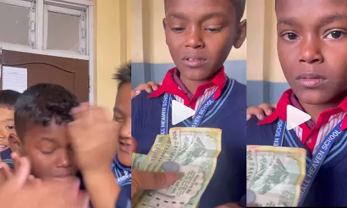 स्कूल के दोस्तों ने पिकनिक पर दोस्त के लिए इकट्ठे किए पैसे, भावुक हुआ बच्चा